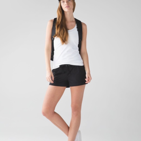 lululemon athletica Pants - Lululemon Spring Break Away Shorts 2.5" Black Size 6